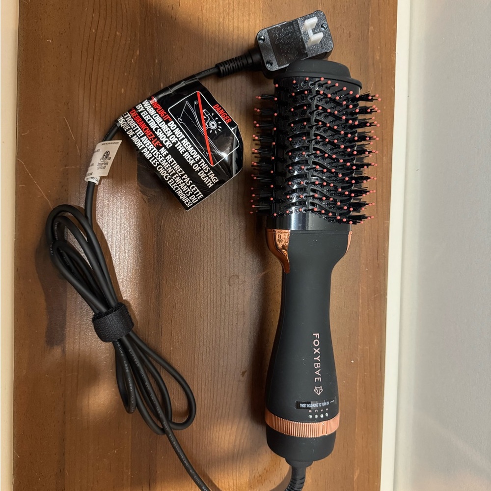 FOXYBAY Black and Rose Gold Hot Air Brush - Smooth & Volumize